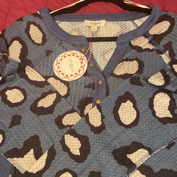 UMGEE NWT Dusty Blue&White Leopard Long Sleeve Button Front Top Large - Picture 12 of 12